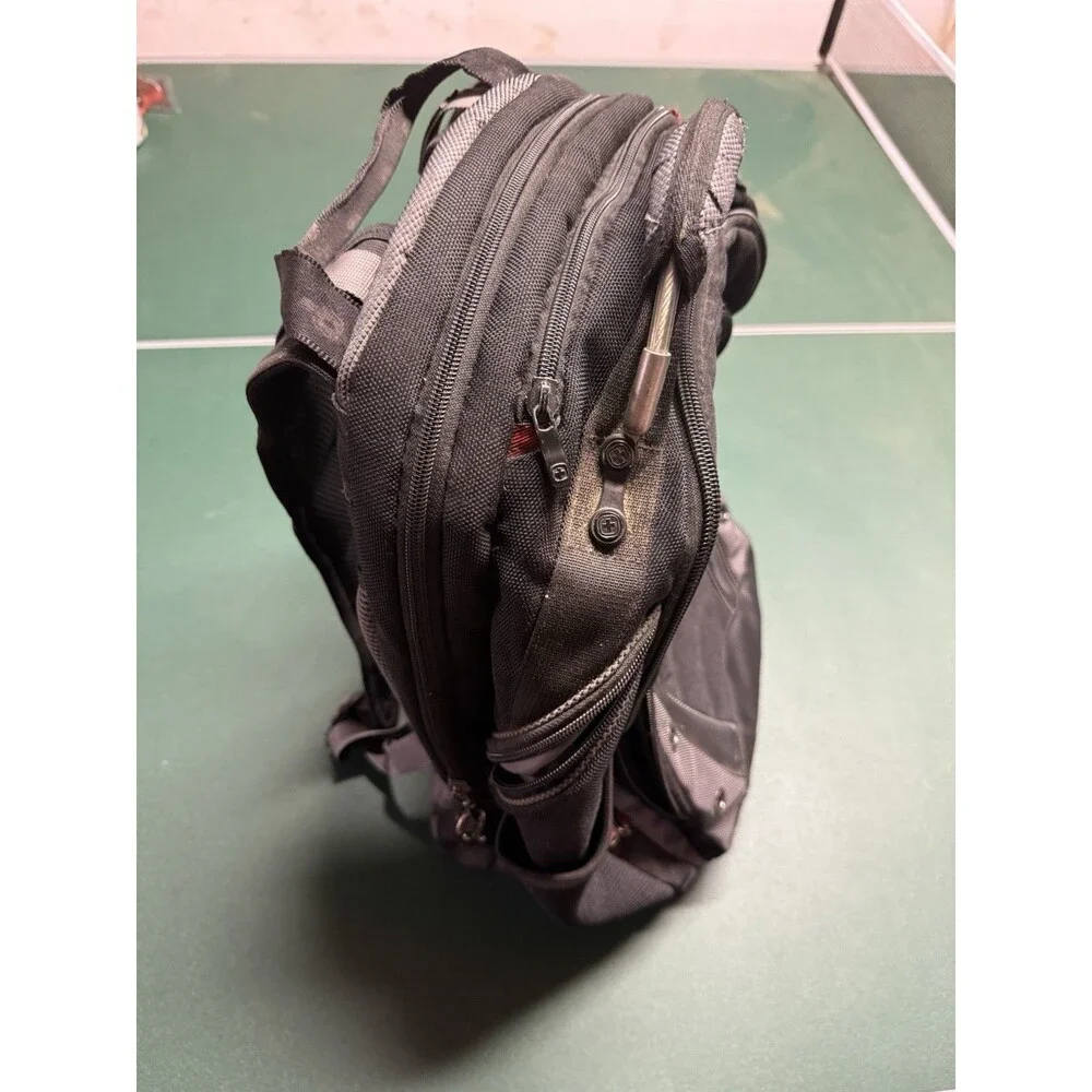 Wenger - SwissGear Clutch Backpack Laptop Case - Black/Gray